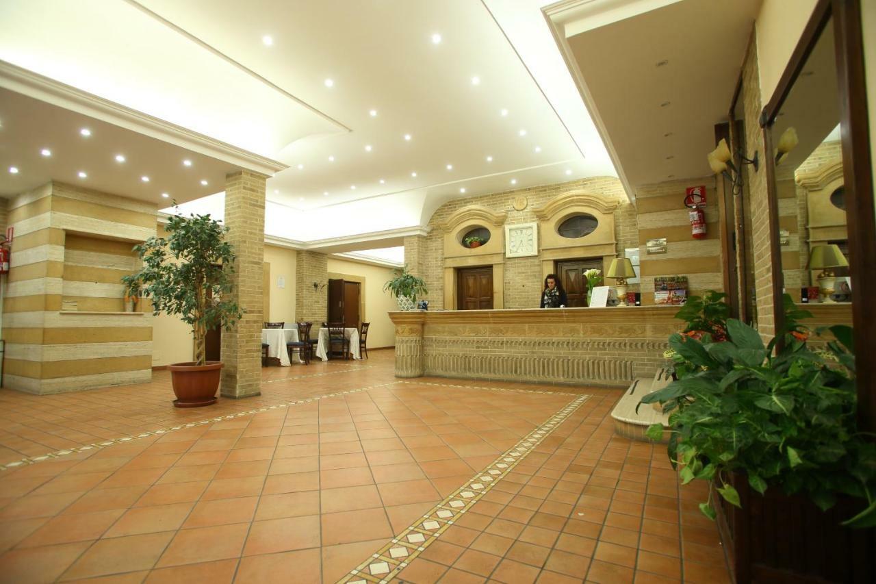 Hotel Villa Romana เปียซซา อาร์เมรีนา ภายนอก รูปภาพ